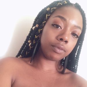 Meet your Posher, Nia